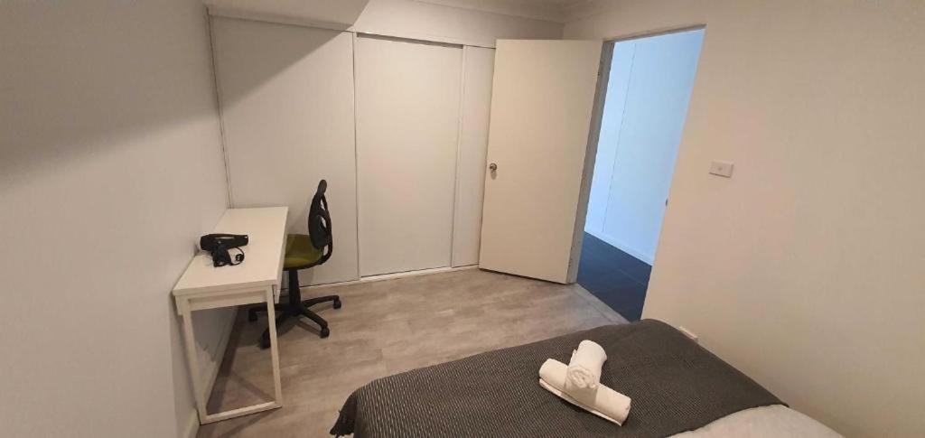 Dana-Cozy Studio With Shared Entry In The City Canberra Exterior foto